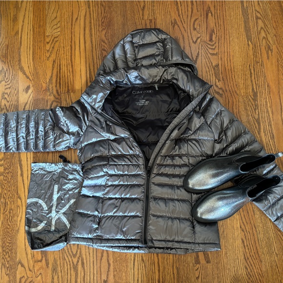 Calvin Klein Silver Puffer insulated jacket Size Large - Picture 6 of 8